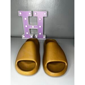 Yeezy Slide Ochre Sz 10